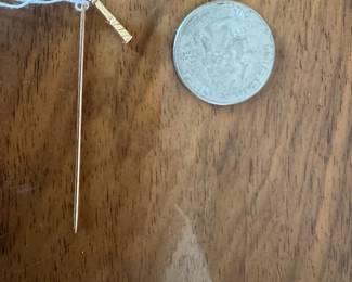 #120 - $95- 14kt gold tie pin tennis racket with pearl 1.49gr