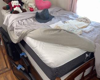 Twin mattress set