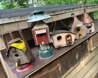 29 Primitive Birdhouse Selection