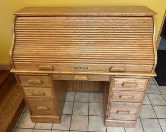 29 Winners Only Oak Roll Top Desk