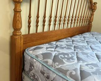 29 Queen Oak Headboard Detail