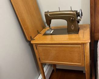 29 FreeWestinghouse Sewing Machine With Table