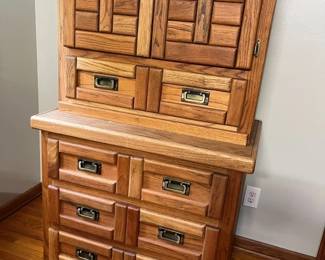 29 Oakwood Interiors Chest Of Drawers