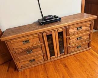 29 Oakwood Interiors 6Drawer Lowboy