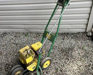 29 John Deere Vintage Gas Edger
