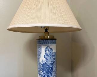 29 Oriental Chinoiserie Porcelain Table Lamp