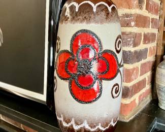 Fat lava floor vase