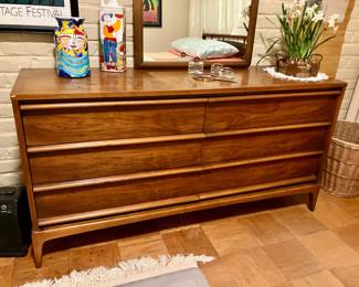 Lane mid century modern dresser