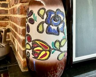 Fat lava floor vase