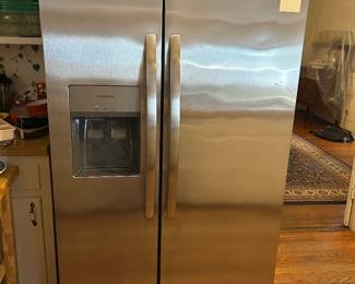 Side by side refrigerator 