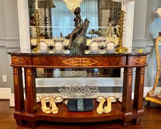 $3,000 - Henredon late 20th century console / entry table, 66L x 22W x 37H