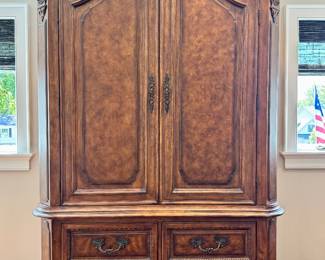 $600 - Vintage Drexel armoire/media cabinet - 52x27x82. Reimagine this piece as a dry bar!
