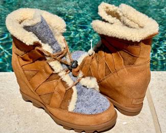 $150 - Sorel Joan of Arctic wedge, size 8