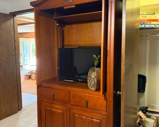 Armoire, TV