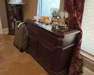 Thomasville Furniture Grand Classic Collection Italian Style Triple Door Dresser