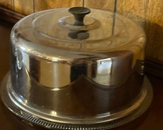 Cake tray with cover