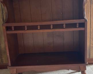 Wall or floor shelf