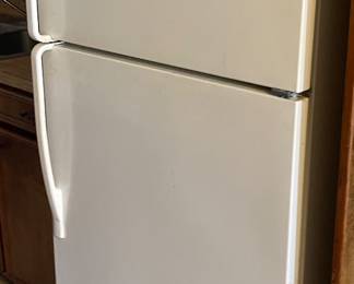 Whirlpool refrigerator 