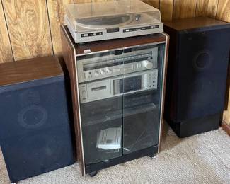 Stereo with speakers