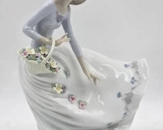 lladro figurine