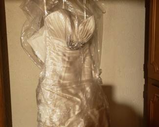 Wedding dress (2 available)