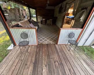2x metal chairs & table