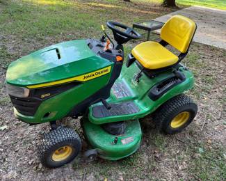 John Deere tractor <75 hours