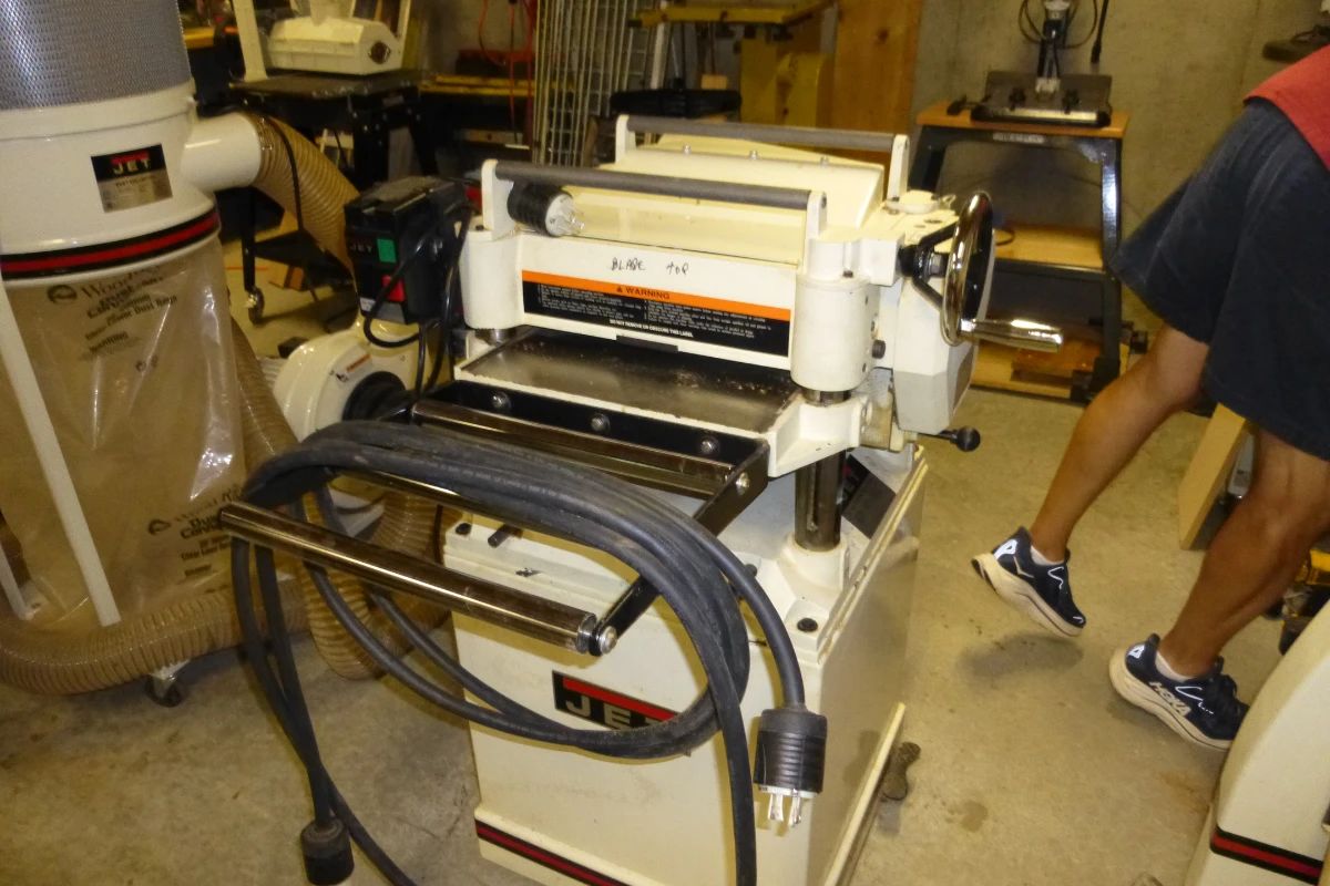 Jet	JWP-15DX	Planer, 15" straight knife, 240V $1,000