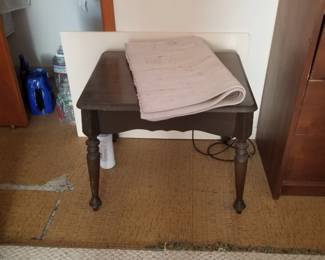 Accent table
