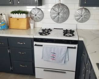 Frigidaire gas range