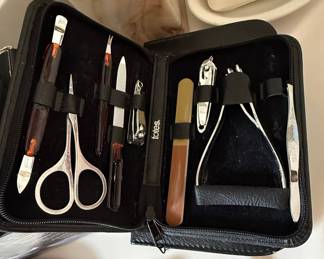 Totes Vintage Manicure Grooming Set