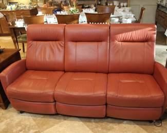 HAS DOUBLE ELECTRIC RECLINERS