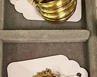 Large 18K Clip On Earrings / James Avery 14K Holly Charm