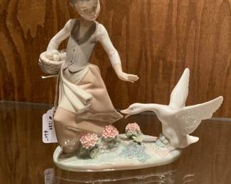 Lladro Aggressive Goose