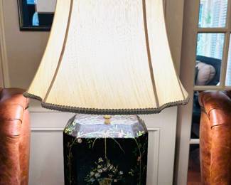 Beautiful tea tin style lamp