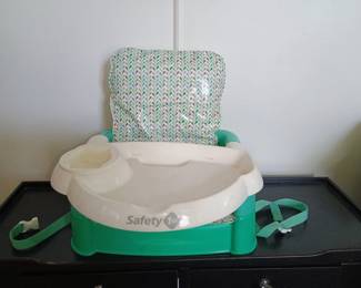 Safety 1st Deluxe portable high chair booster feeding seat with removable white tray.