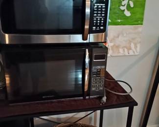 Clean countertop microwaves – Featuring reliable Hamilton Beach and Emerson models.