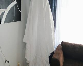 Brand new, unworn David's Bridal A-line wedding gown with original tags attached (Size 14)