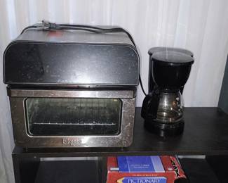 Countertop appliance station – Includes multi-function toaster oven/air fryer and drip coffee maker.