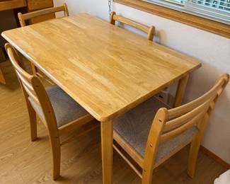 Small Nook table with 4 chairs