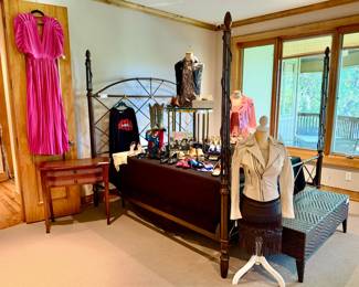 MASTER BEDROOM LARGE WOMEN'S BOUTIQUE VARIOUS SIZES.