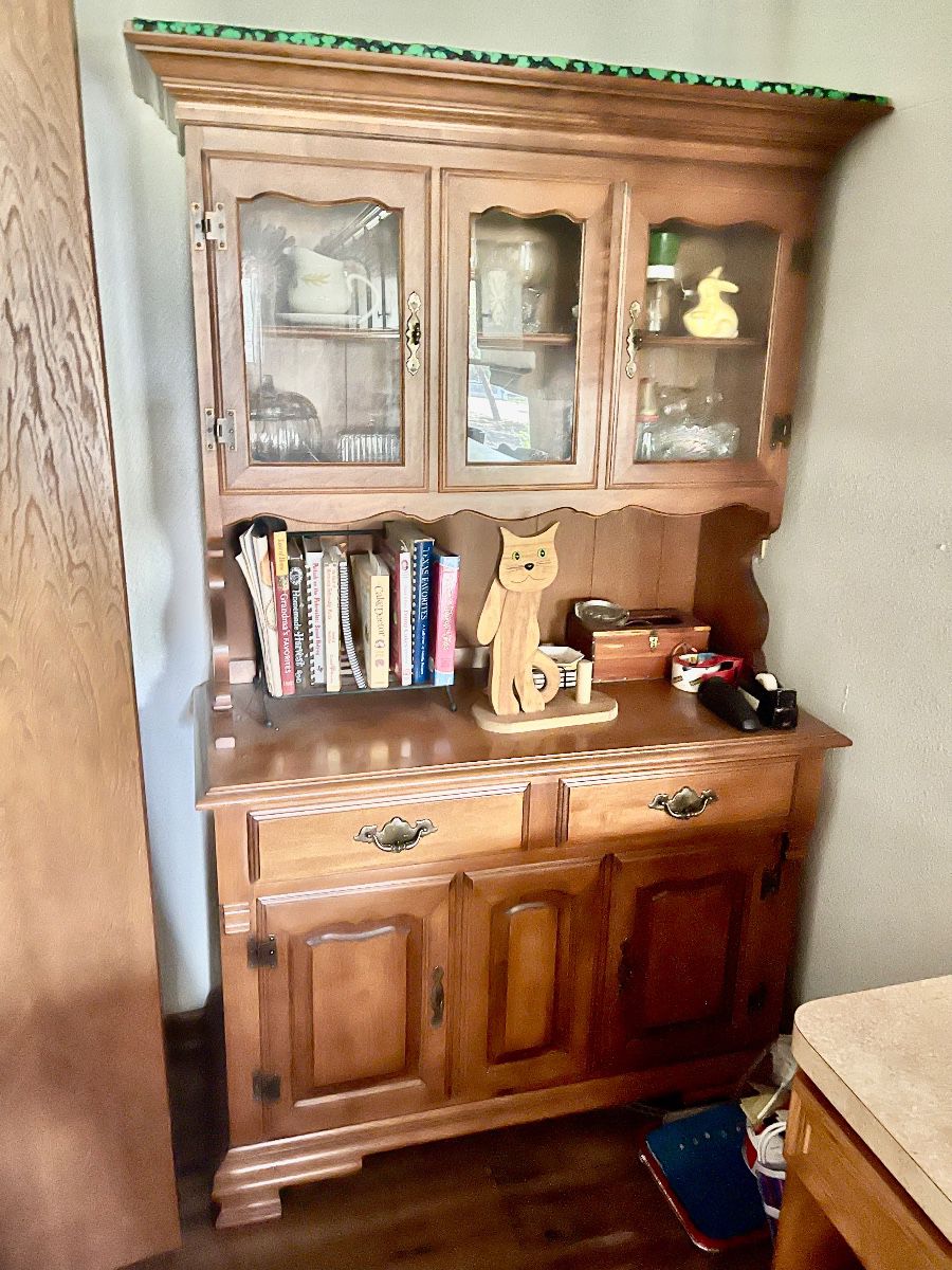 Lovely China cabinet