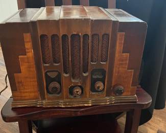 Vintage radio with tubes does need new cord