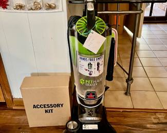 Working vacuum pet with attachments