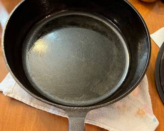 Cast iron skillet