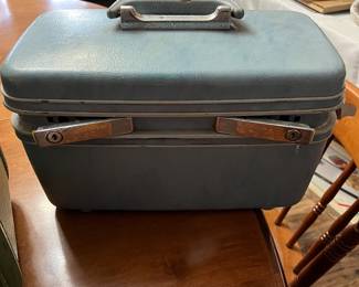 Vintage Samsonite train case with Trey and key