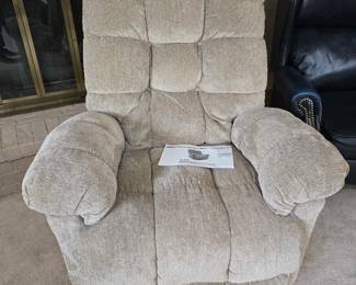 Beautiful recliner, excellent condition