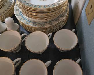 Titanic replica dishes of 1st class seating