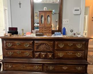 Items offered at the completed estate sale in Virginia Beach, photograph 9