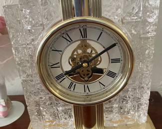 Citizen Quartz Crystal  Desk Table Clock